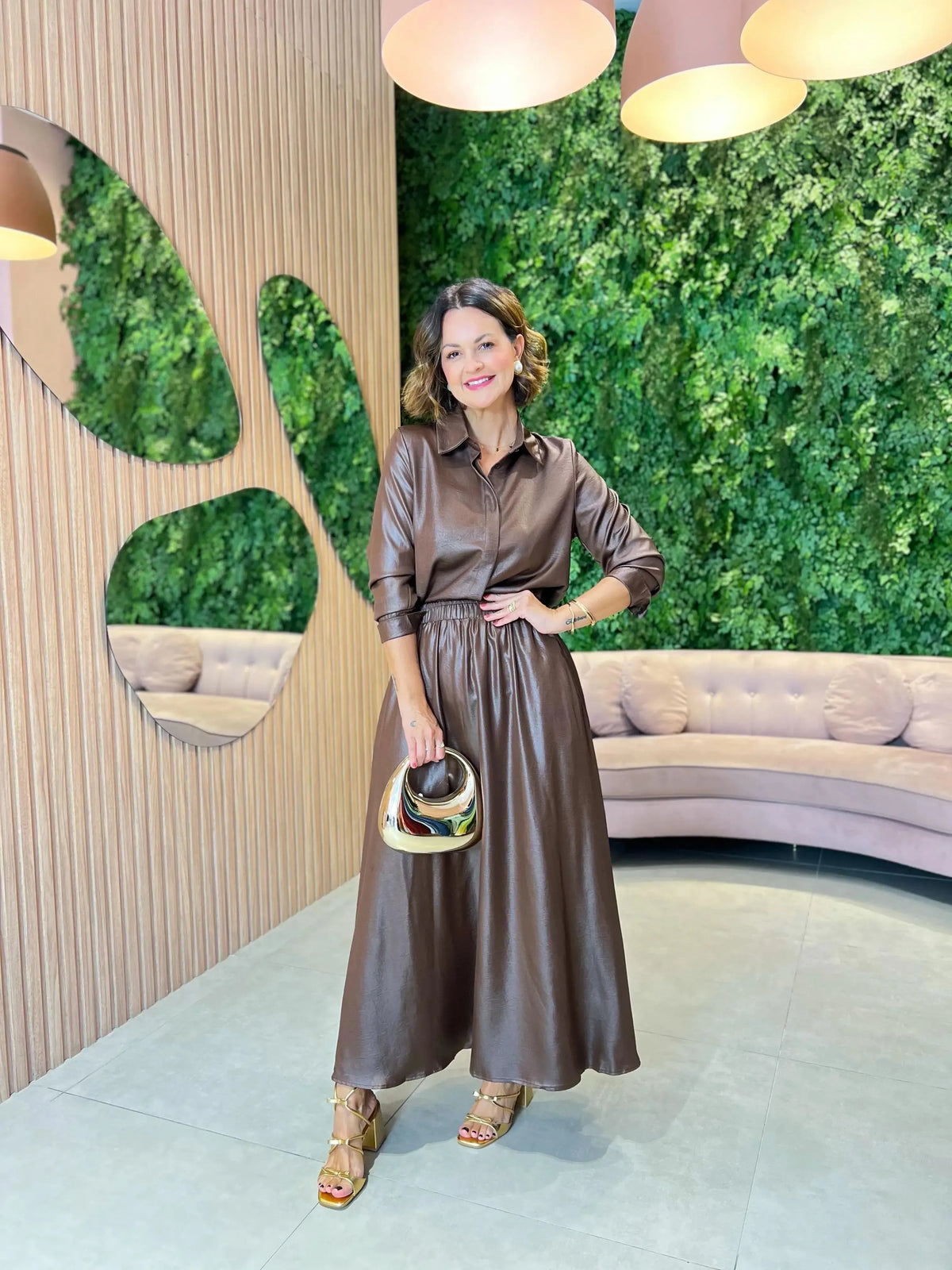 Conjunto Saia + Camisa Resinada Marrom